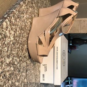 Steve Madden nude wedges